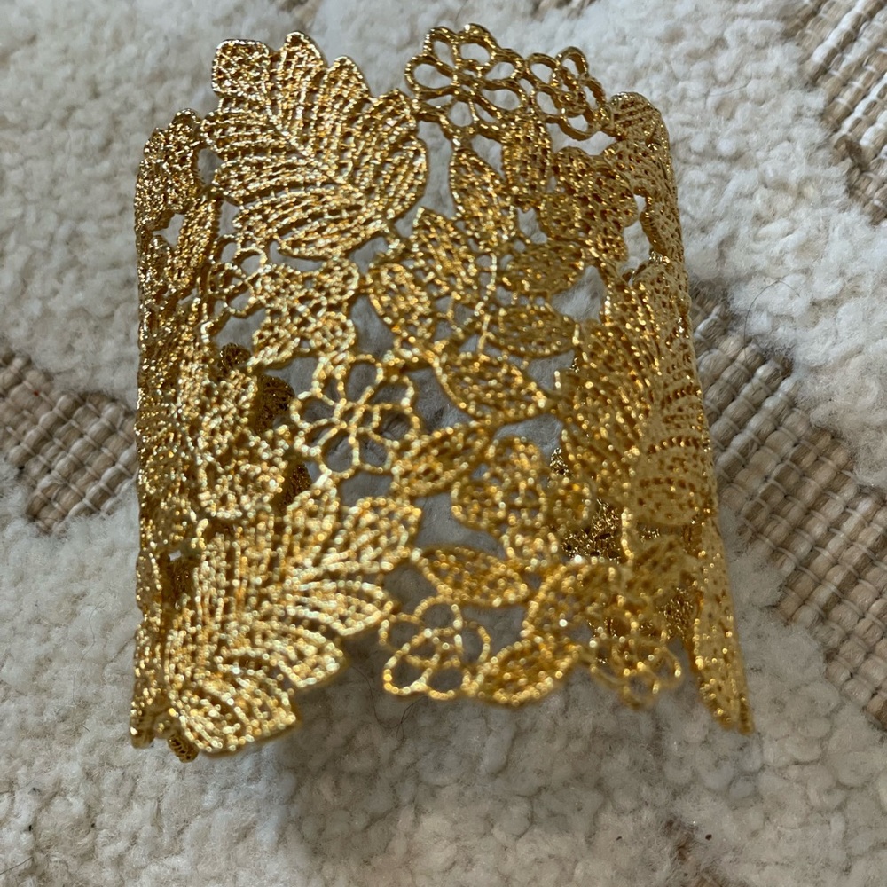 Stella & Dot Chantilly Cuff